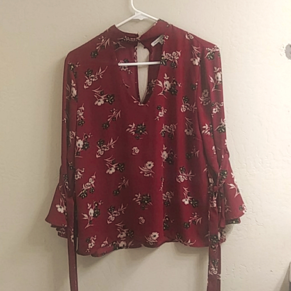 V neck with ties sleeves